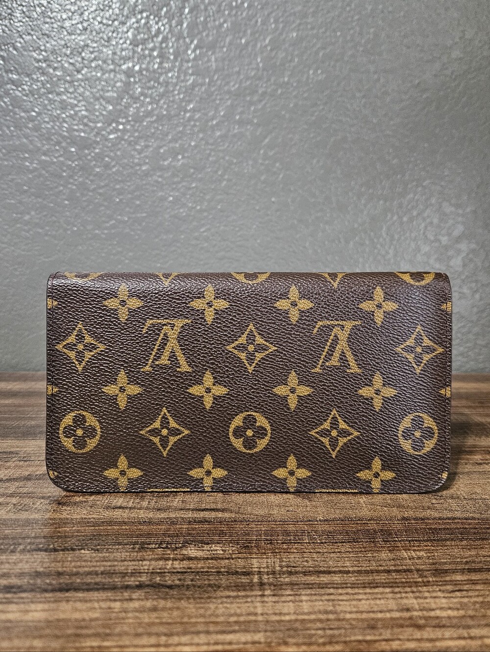Authentic Louis Vuitton Zippy Wallet  Monogram Canvas